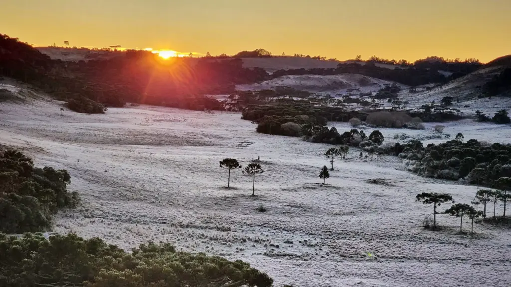 Onda de frio traz imagens incríveis no Sul do Brasil