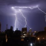 Frente fria avançará com chuva, raios e declínio de temperatura