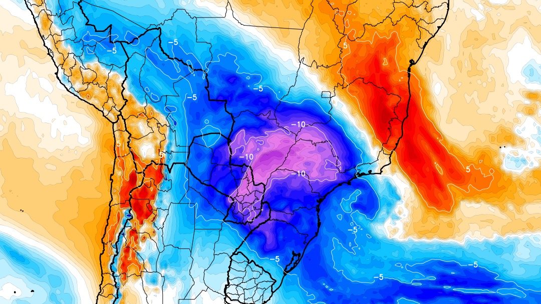 Grande massa de ar frio avança pelo Brasil com ciclone na costa Incursão de ar frio de trajetória continental é menos intensa que a de maio e derruba a temperatura em vários estados brasileiros