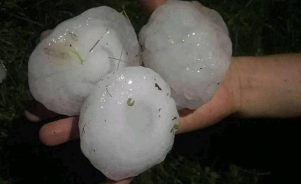 Virada do tempo começa com granizo gigante e tornado no Cone Sul