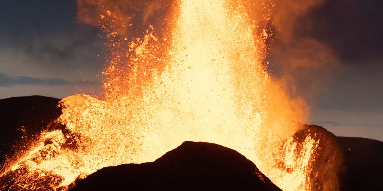 <span class="entry-title-primary">Vulcão volta a entrar em erupção na Islândia</span> <h2 class="entry-subtitle">Vulcão islandês de Fagradalsfjall voltou a emitir lava na manhã de hoje depois de meses de calma após a erupção do ano passado </h2>