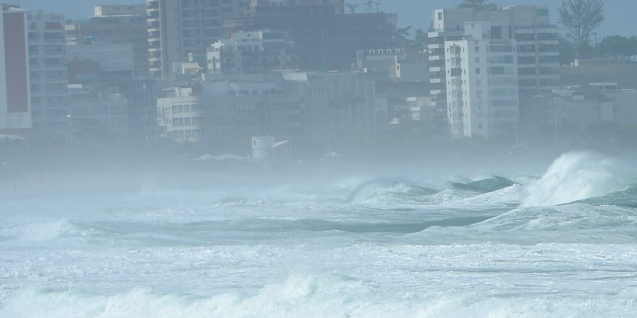 <span class="entry-title-primary">As imagens da forte ressaca do mar nas praias do Rio de Janeiro</span> <h2 class="entry-subtitle">Swell gerado pelo vento intenso em alto mar por um ciclone extratropical trouxe a forte ressaca do mar no litoral do Rio </h2>