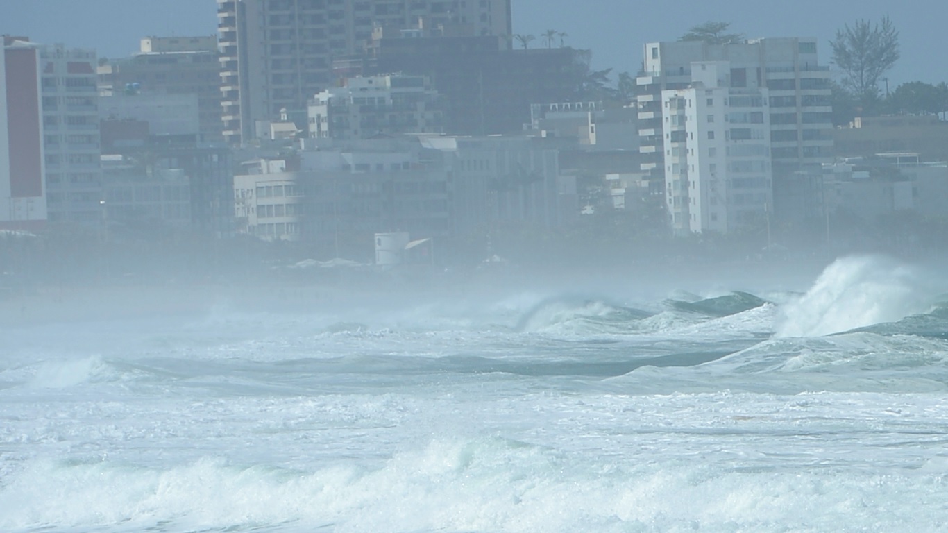 <span class="entry-title-primary">As imagens da forte ressaca do mar nas praias do Rio de Janeiro</span> <h2 class="entry-subtitle">Swell gerado pelo vento intenso em alto mar por um ciclone extratropical trouxe a forte ressaca do mar no litoral do Rio </h2>