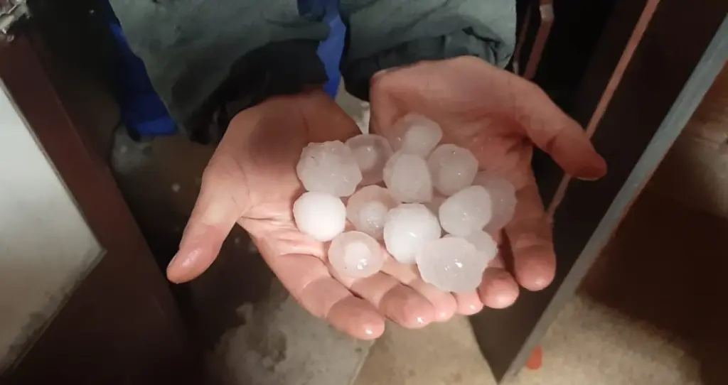 Entenda o que causou o granizo grande em Porto Alegre e no interior