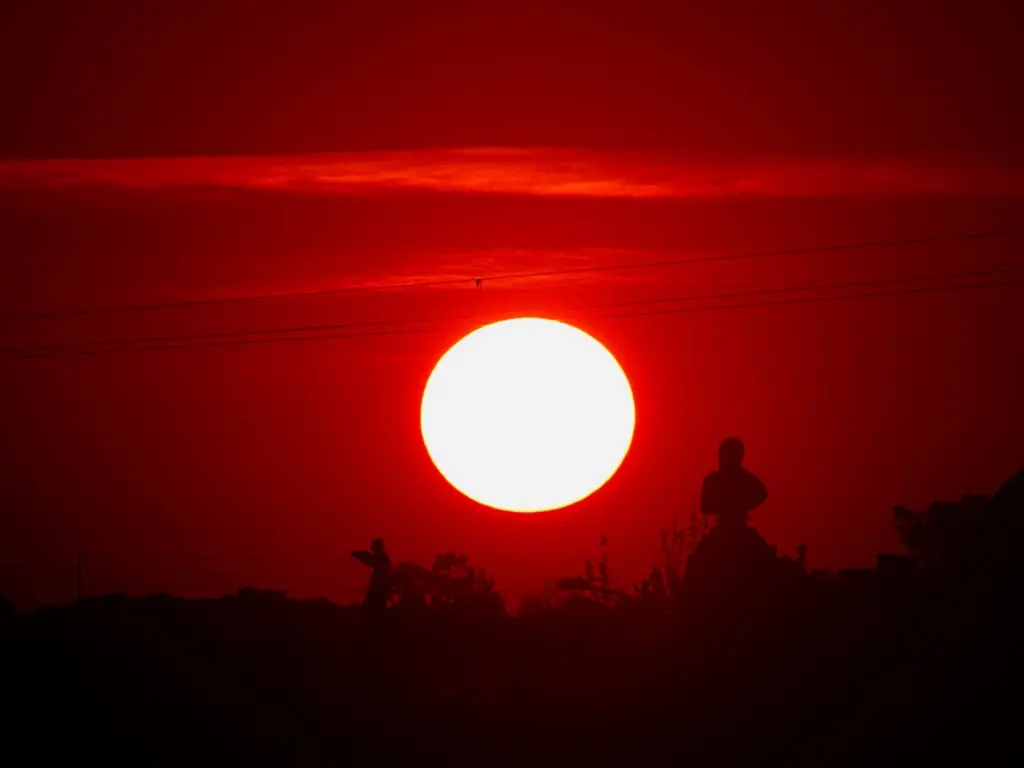 Previsão do tempo: calor aumenta com chegada de ar mais quente