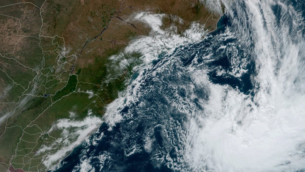 Ciclone começa a se afastar após vento de 110 km/h no Sul e no Sudeste