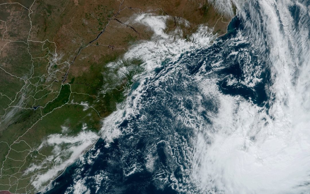 Ciclone começa a se afastar após vento de 110 km/h no Sul e no Sudeste Rajadas de vento superaram os 100 km/h nos litorais de Santa Catarina e do Paraná com registros de danos e transtornos