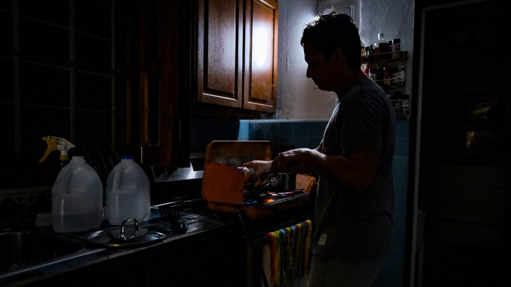 Porto Rico segue no escuro quatro dias após o furacão