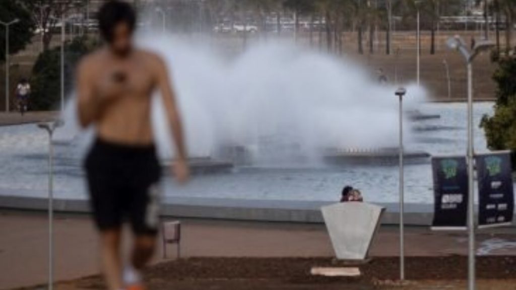 Próximos dias serão os mais quentes do ano em Brasília