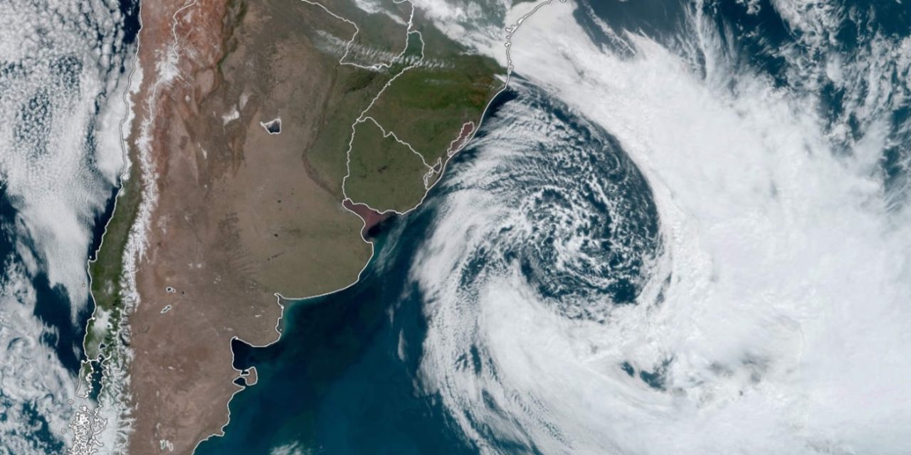 <span class="entry-title-primary">Ciclone impulsiona ar seco e frio que trará amanhecer gelado</span> <h2 class="entry-subtitle">Madrugada deste domingo será muito fria e com geada com perfil seco da atmosfera, vento calmo a fraco e tempo aberto </h2>