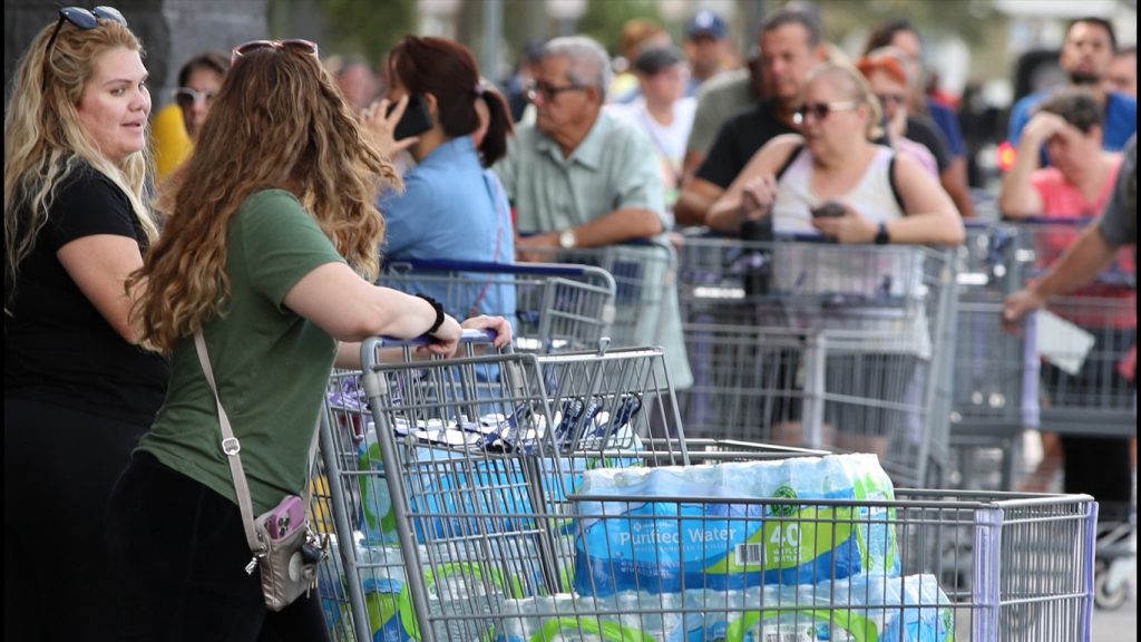 Compras de pânico na Flórida antes da chegada de Ian