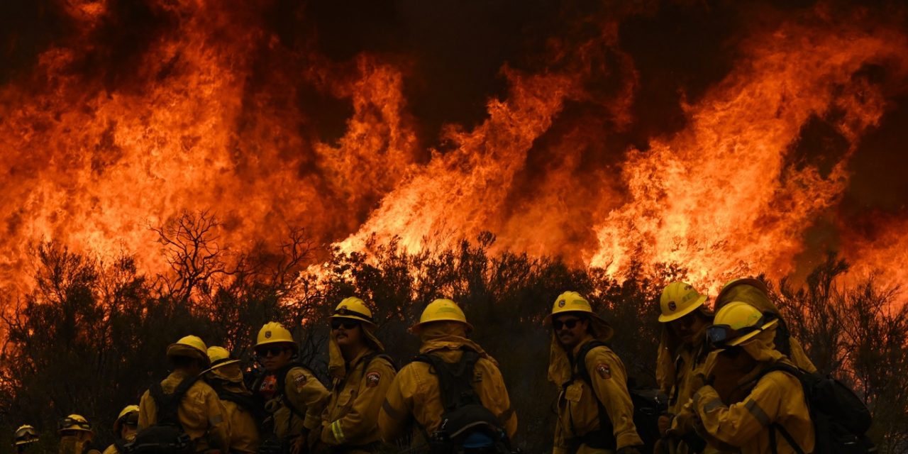 <span class="entry-title-primary">Grande incêndio cresce perto de Los Angeles</span> <h2 class="entry-subtitle">Calor cede e maior preocupação das autoridades agora é com o vento que deve soprar muito forte e agravar o risco de fogo </h2>