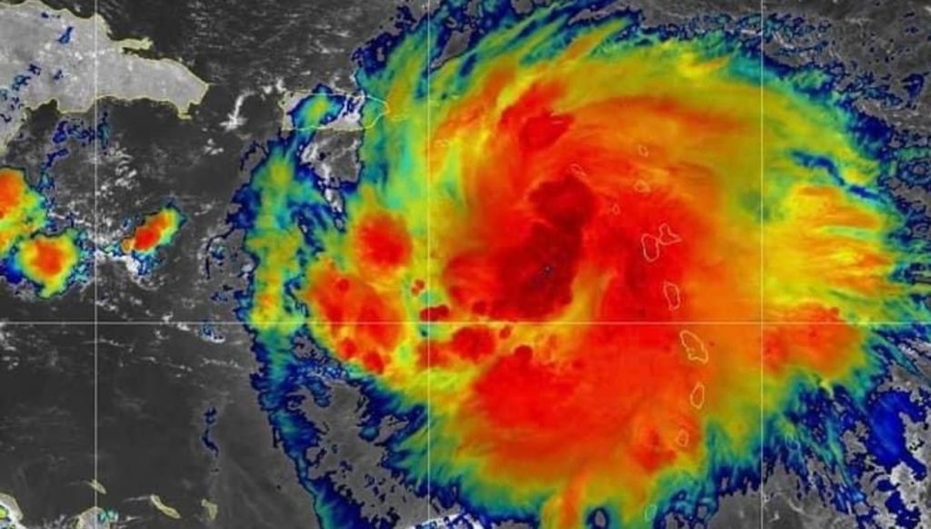 Fiona causa estragos no Caribe e ameaça Porto Rico