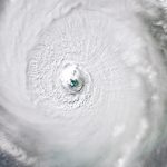 Bestial furacão Ian chega ao Sudoeste da Flórida com força arrasadora