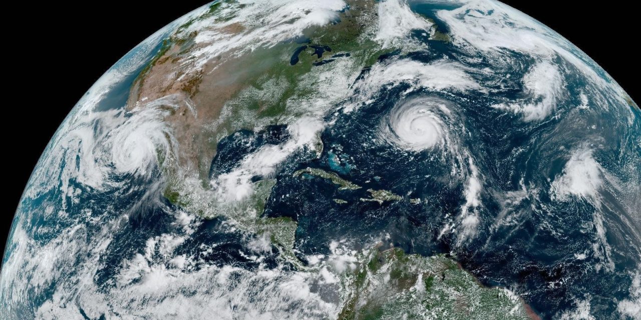 <span class="entry-title-primary">Dois furacões e muita fumaça na Amazônia</span> <h2 class="entry-subtitle">Imagem de satélite hemisférica mostra os furacões Kay e Earl assim como muita fumaça de queimadas na América do Sul </h2>