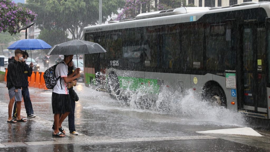 São Paulo não terá trégua da chuva com alerta para o litoral