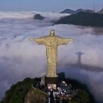 Cristo Rendentor celebra aniversário entre as nuvens
