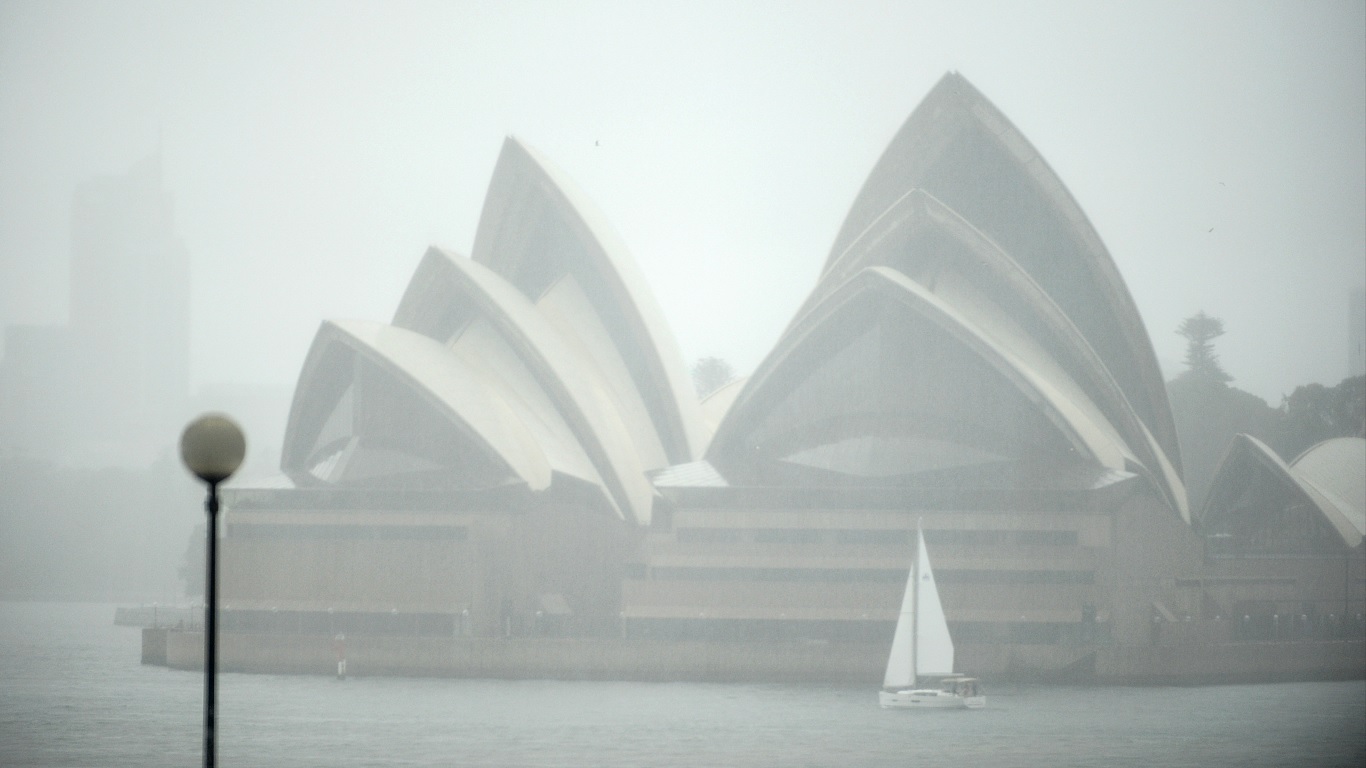 Rain in the Sydney Opera 