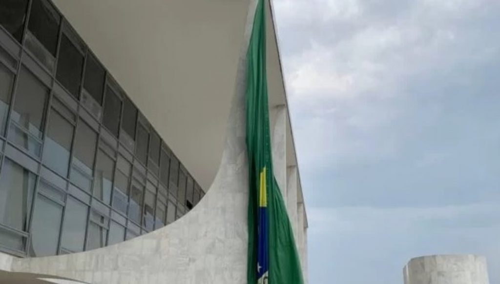Vento forte em Brasília antecede dias de chuva na capital federal