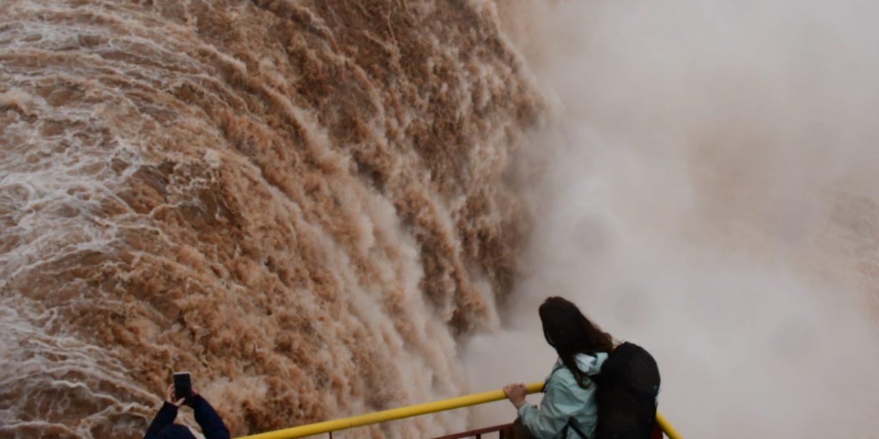 <span class="entry-title-primary">Veja as imagens incríveis da vazão histórica nas Cataratas do Iguaçu</span> <h2 class="entry-subtitle">Grande volume de chuva dos últimos dias na bacia do Rio Iguaçu trouxe imagens deslumbrantes nas cataratas em Foz do Iguaçu</h2>