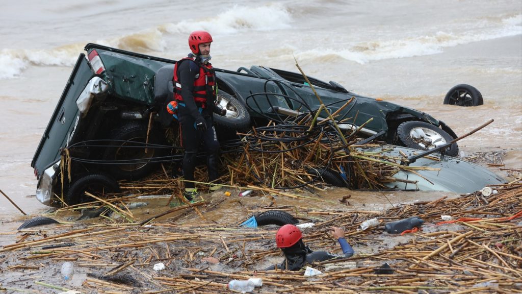 Chuva espalha destruição em ilha grega