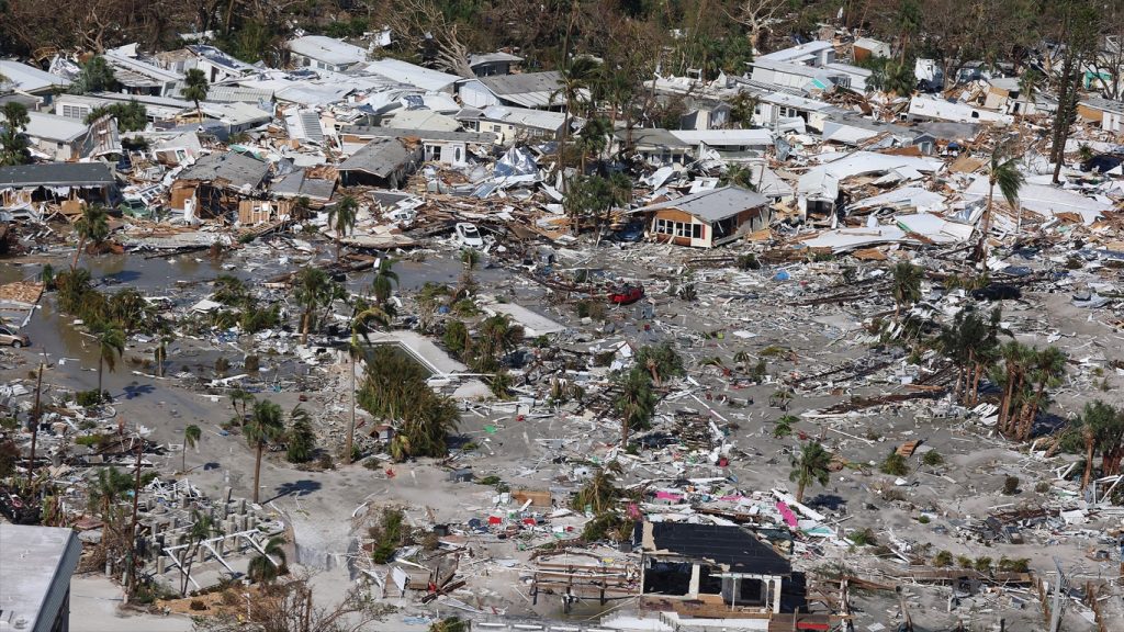 Fort Myers Beach, uma cidade destruída pelo furacão Ian