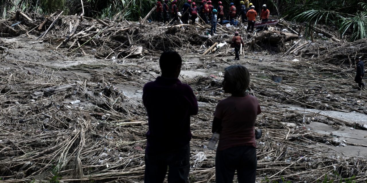 <span class="entry-title-primary">Governo da Venezuela calcula uma centena de mortos pela chuva</span> <h2 class="entry-subtitle">Pequena cidade venezuelana de Las Tejerías foi devastada pelas inundações e o pior deslizamento neste século no país</h2>