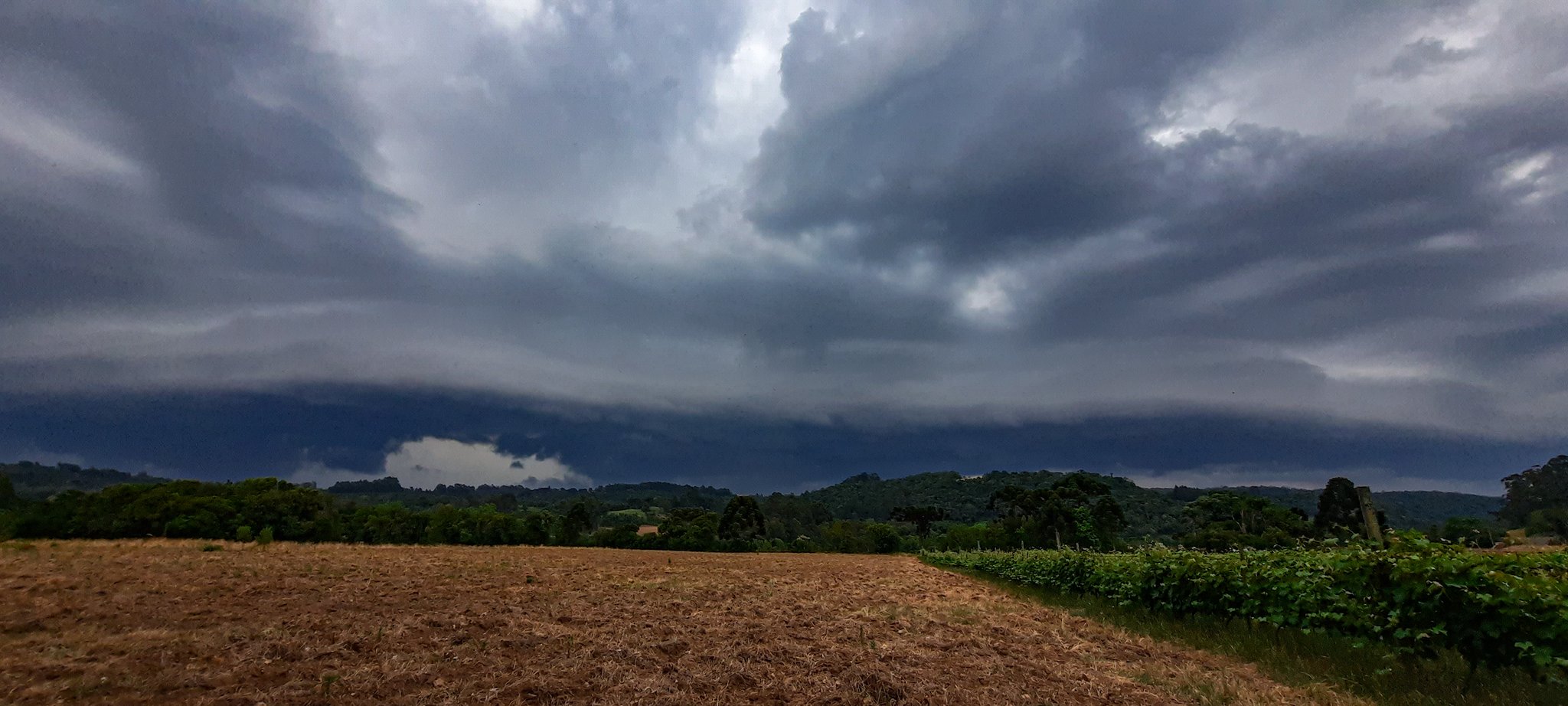 Sábado teve tarde mais quente de novembro com retorno da chuva Dia típico de primavera teve intenso abafamento com pancadas de chuva em partes do Rio Grande do Sul