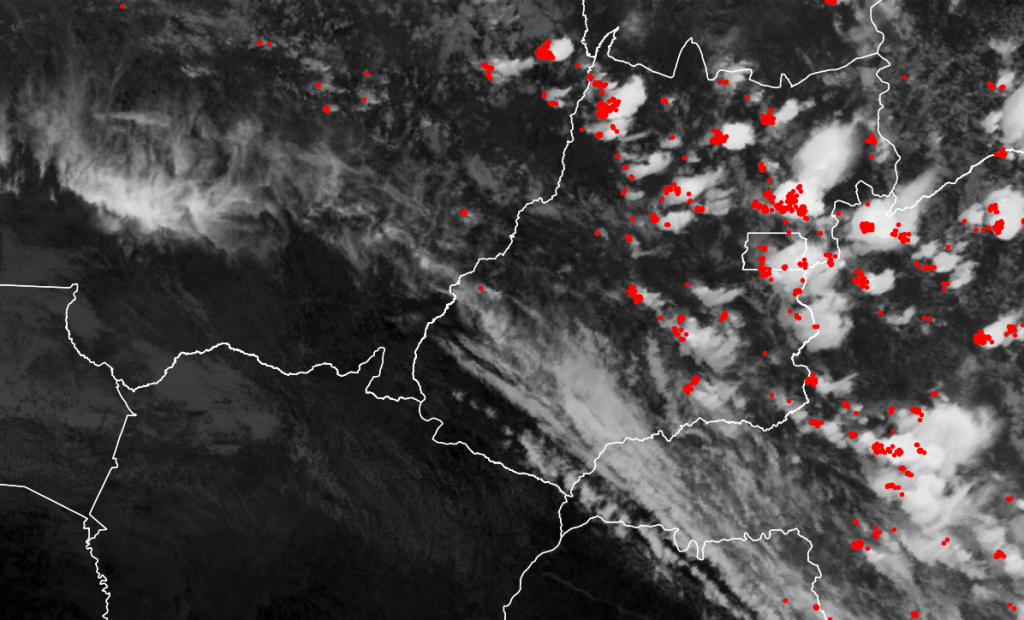 Tempestade que atingiu Brasília marca início de um período chuvoso