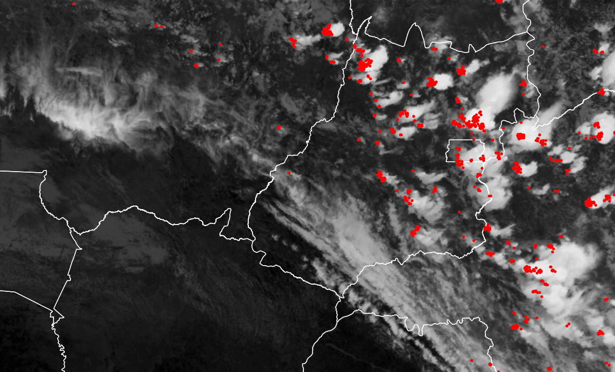 Tempestade que atingiu Brasília marca início de um período chuvoso A capital federal foi atingida por um evento de chuva torrencial no começo da tarde desde feriado marcando o início de uma onda de temporais