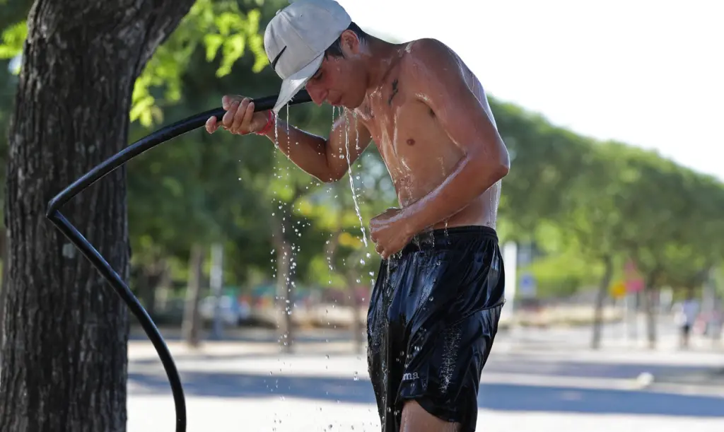 Calor atinge 42ºC na Argentina, bate recordes e avança para o Sul do Brasil