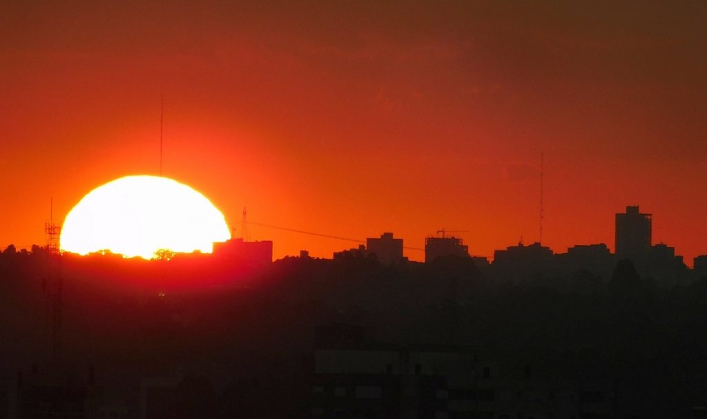 Veja o que esperar com o aumento do calor neste fim de semana