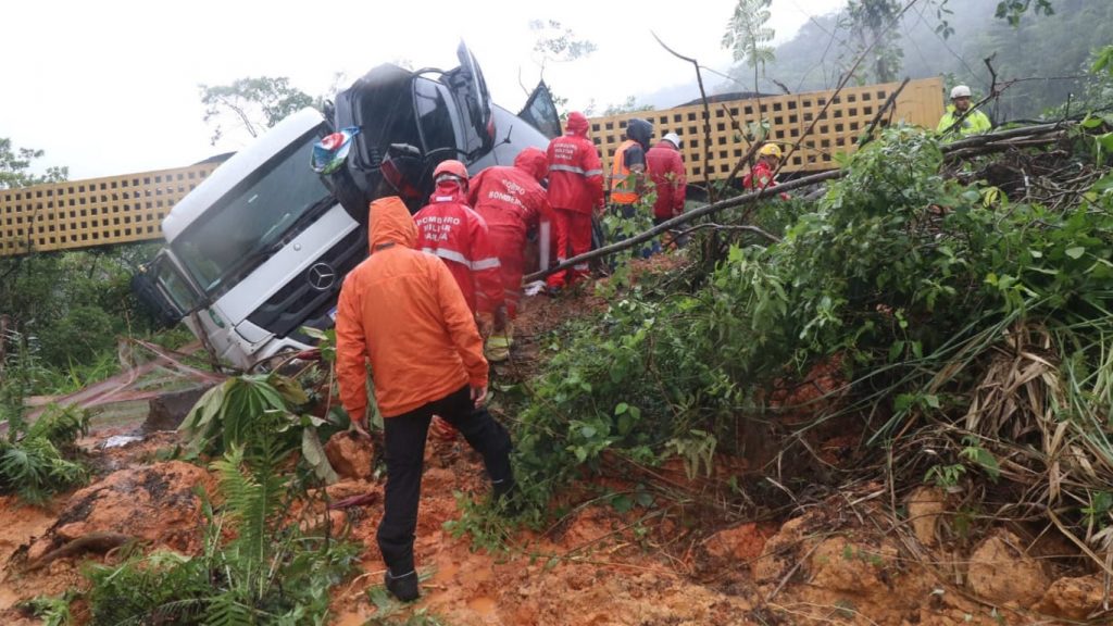 Milagre no desastre do deslizamento de terra da BR-376