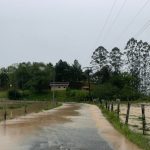 Chuva bate 600 mm, mais cidades em emergência e alerta segue em SC