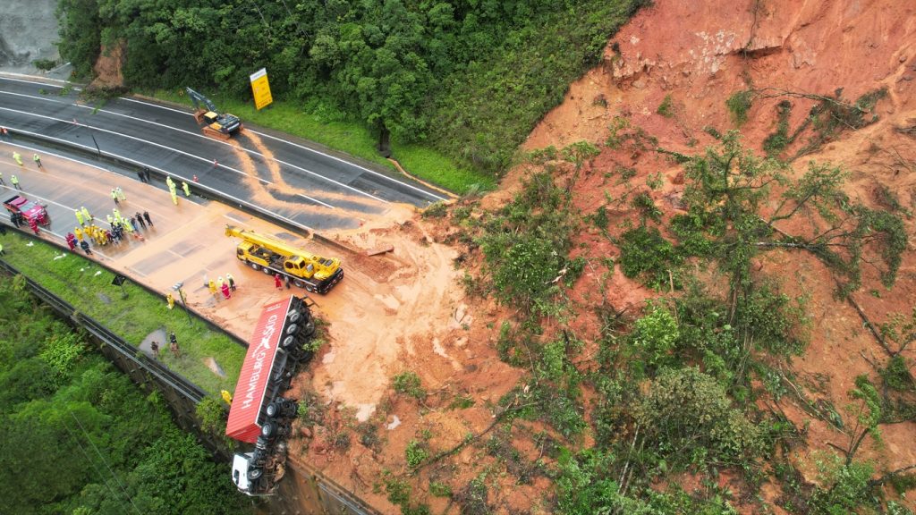Desaparecidos no deslizamento da BR-376 podem passar de 30