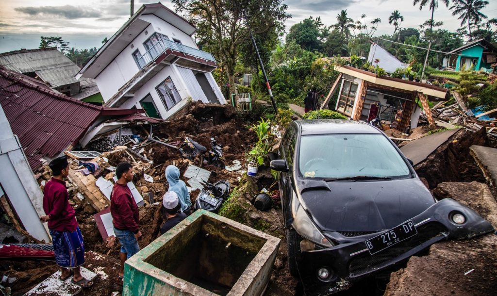 Terremoto deixa centenas de mortos e feridos no Sudeste asiático