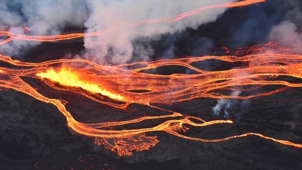 Vulcão forma rios de lava no Havaí – Veja as imagens!