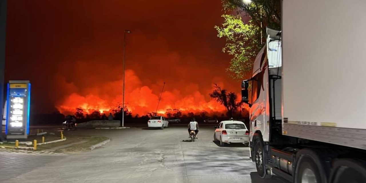 <span class="entry-title-primary">Emergência na Argentina por incêndios fora de controle</span> <h2 class="entry-subtitle">Graves incêndios atingem a província de Salta com mobilização de bombeiros e brigadistas de diversas regiões argentinas </h2>