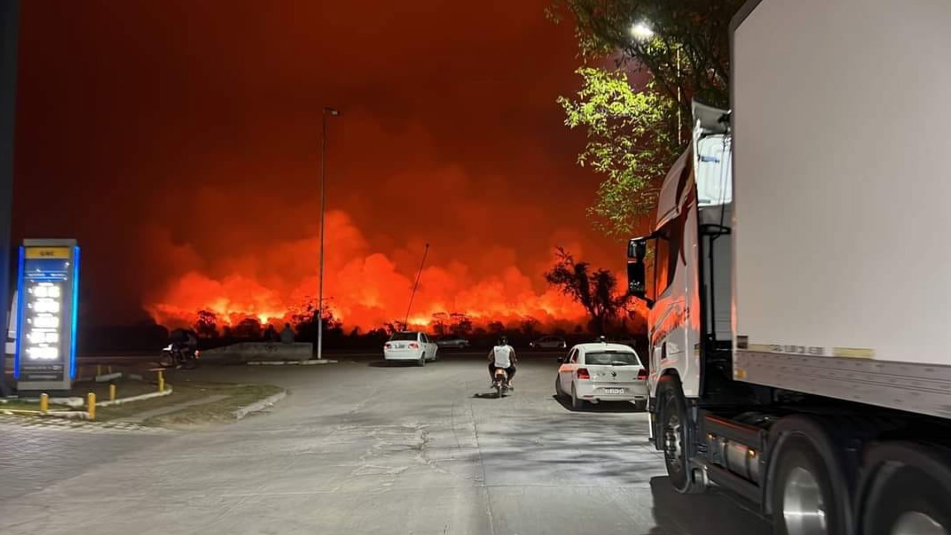 Emergência na Argentina por incêndios fora de controle Graves incêndios atingem a província de Salta com mobilização de bombeiros e brigadistas de diversas regiões argentinas