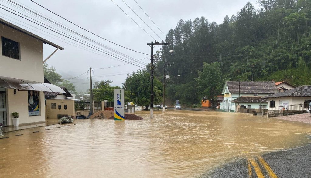 MetSul alerta para piora e situção crítica pela chuva em Santa Catarina