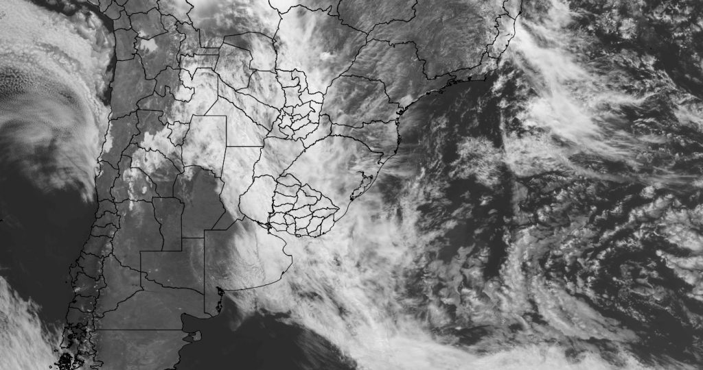 Chuva avança com deslocamento de uma frente fria