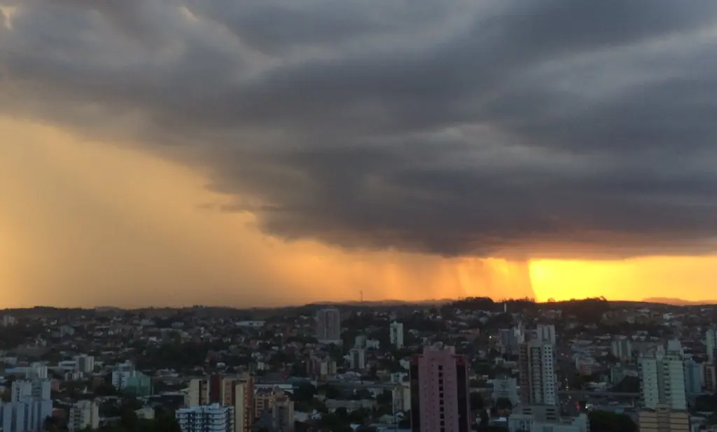 Mudança do tempo traz chuva em mais cidades nesta quinta-feira