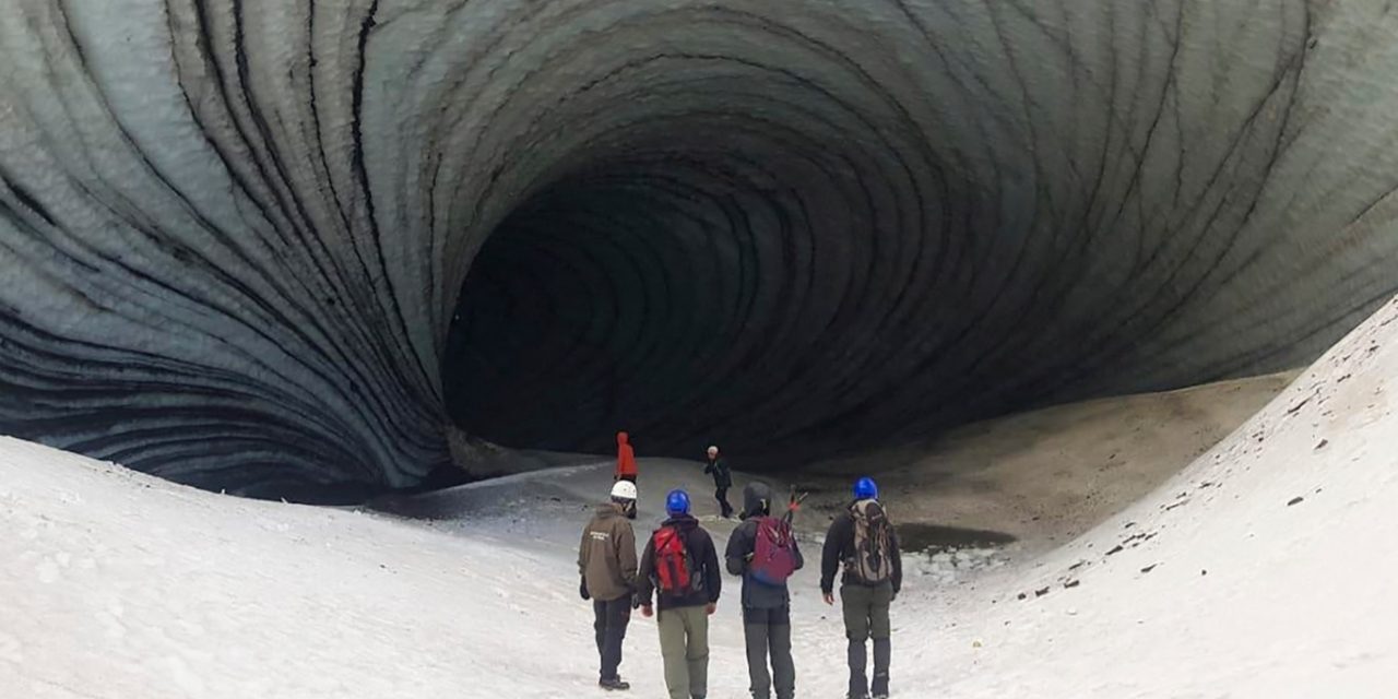 <span class="entry-title-primary">Tragédia com turista brasileiro em Ushuaia coincidiu com ar quente</span> <h2 class="entry-subtitle">Bloco de gelo desmoronou em caverna de parque nacional em dia que foi de temperatura muito alta e calor na Patagônia </h2>