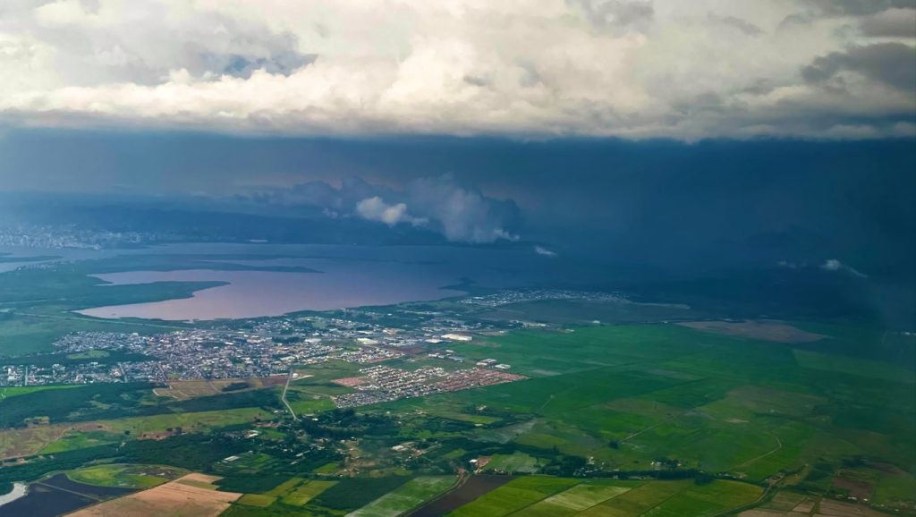 Veja imagens do temporal em Porto Alegre feitas de um avião