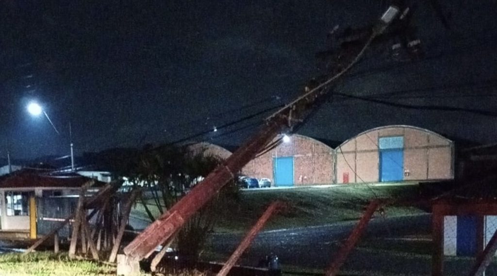 Temporal causa estragos e deixa um morto no interior gaúcho