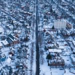 Imagens aéreas mostram a cidade de Buffalo tomada pela neve