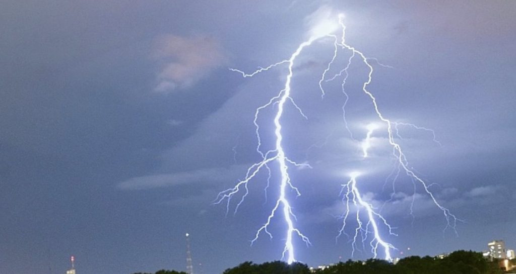 Temporais causam estragos no Uruguai após calor extremo