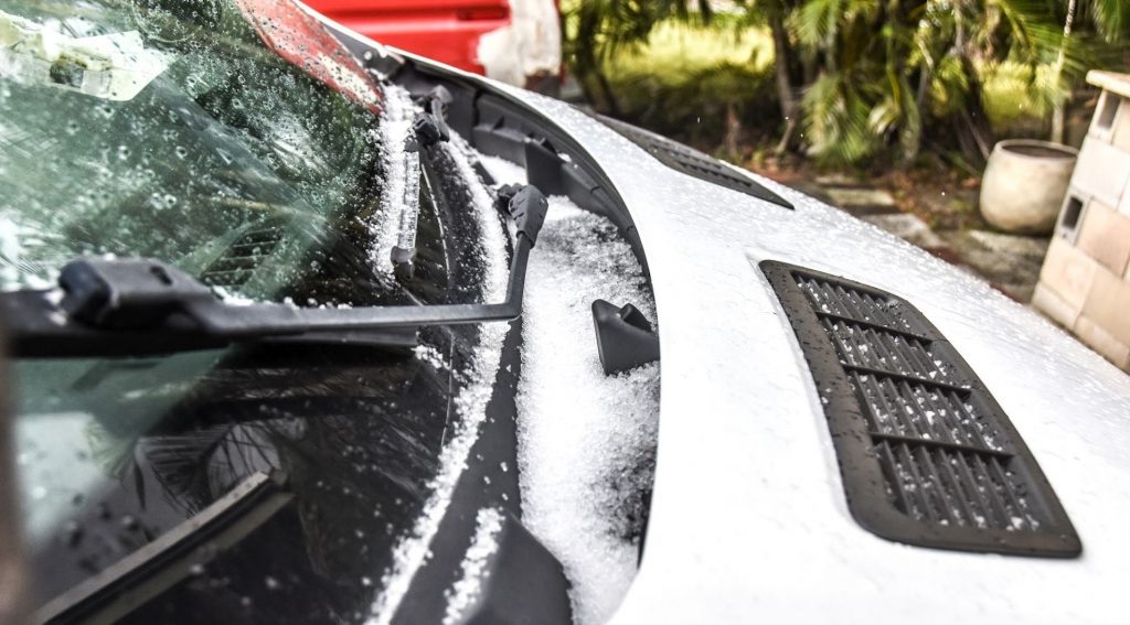 Neve granular e gelo em praias do litoral da Flórida