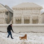 Incríveis imagens: saiba como casas viraram picóles nos EUA e Canadá