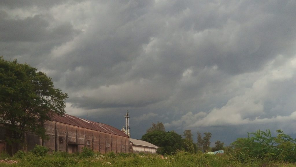 Ar quente e úmido traz mais chuva e mantém risco de temporais